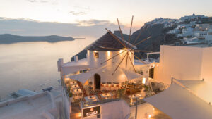 Mylos Bar & Restaurant in Santorini